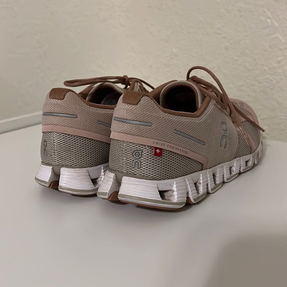 On Cloud light pink and beige size 7